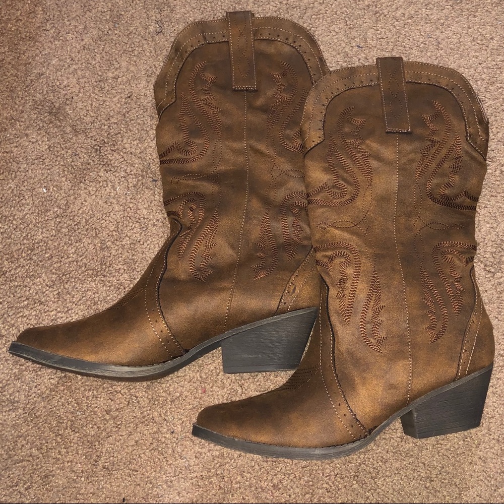 Women’s cowboy boots. Dressy. Faux suede. Brown.